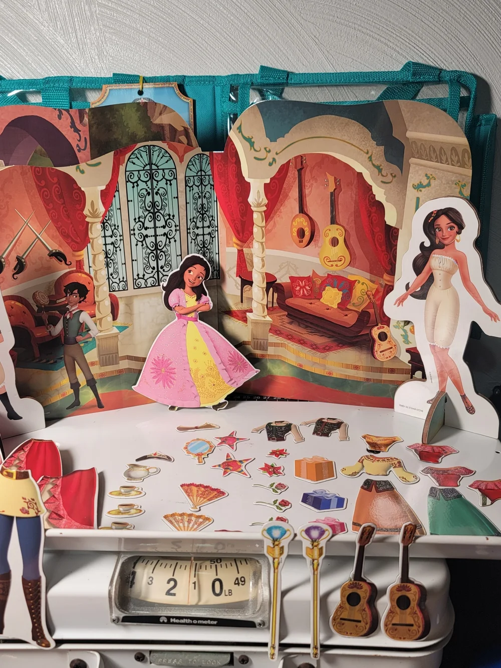 LN. Disney 2018 Elena of Avalor Magnetic Dress-Up Wooden Dolls with Carry Bag